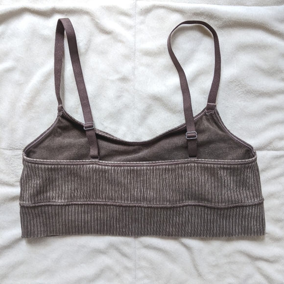 Aerie Offline bralette with ruched front, ribbed textured and grey/plum colour - Picture 2 of 8